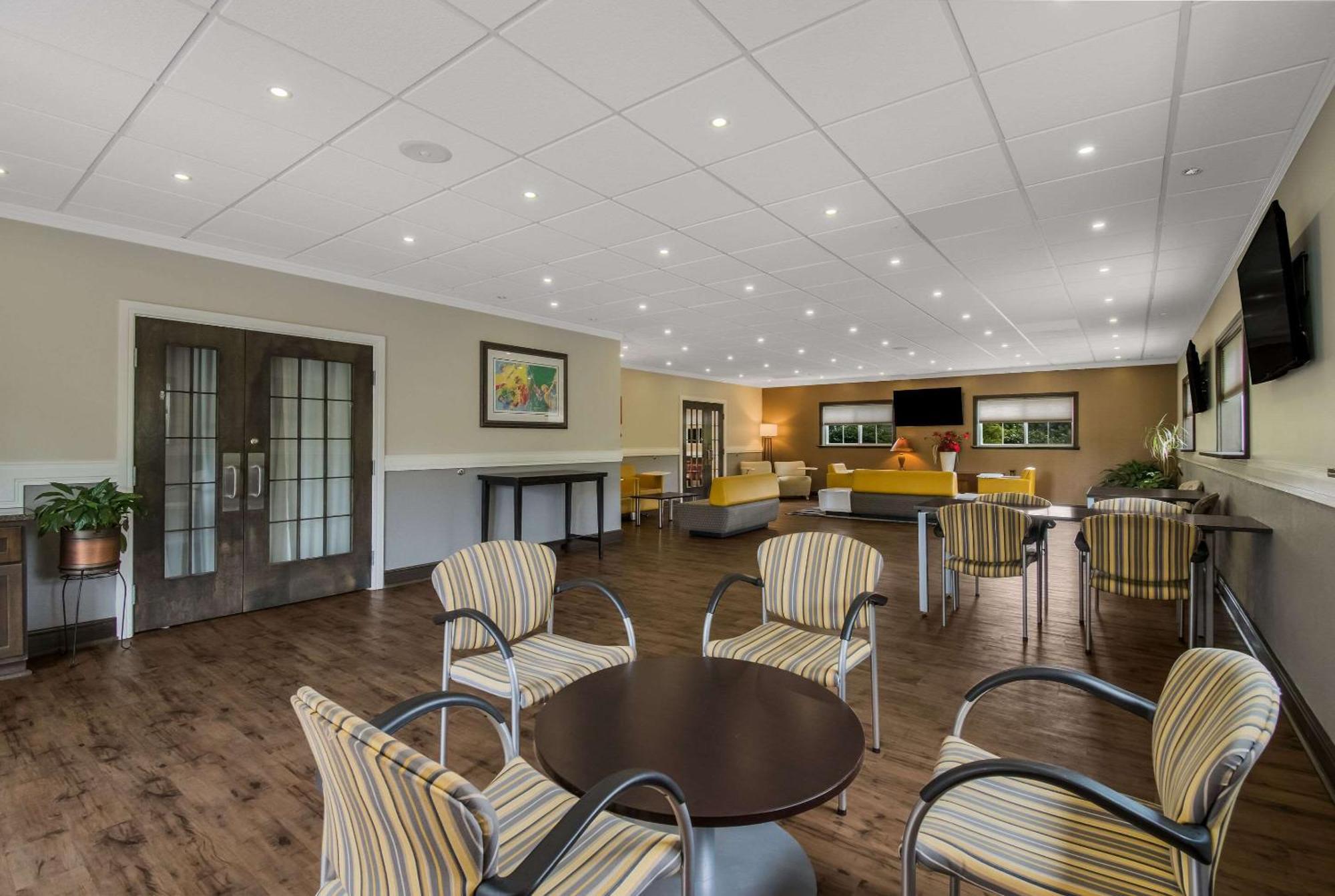 Hotel Comfort & - Frackville 3*